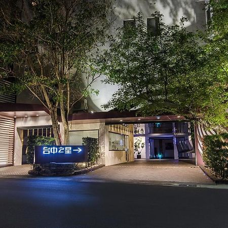 Motel Stars Taichung Buitenkant foto