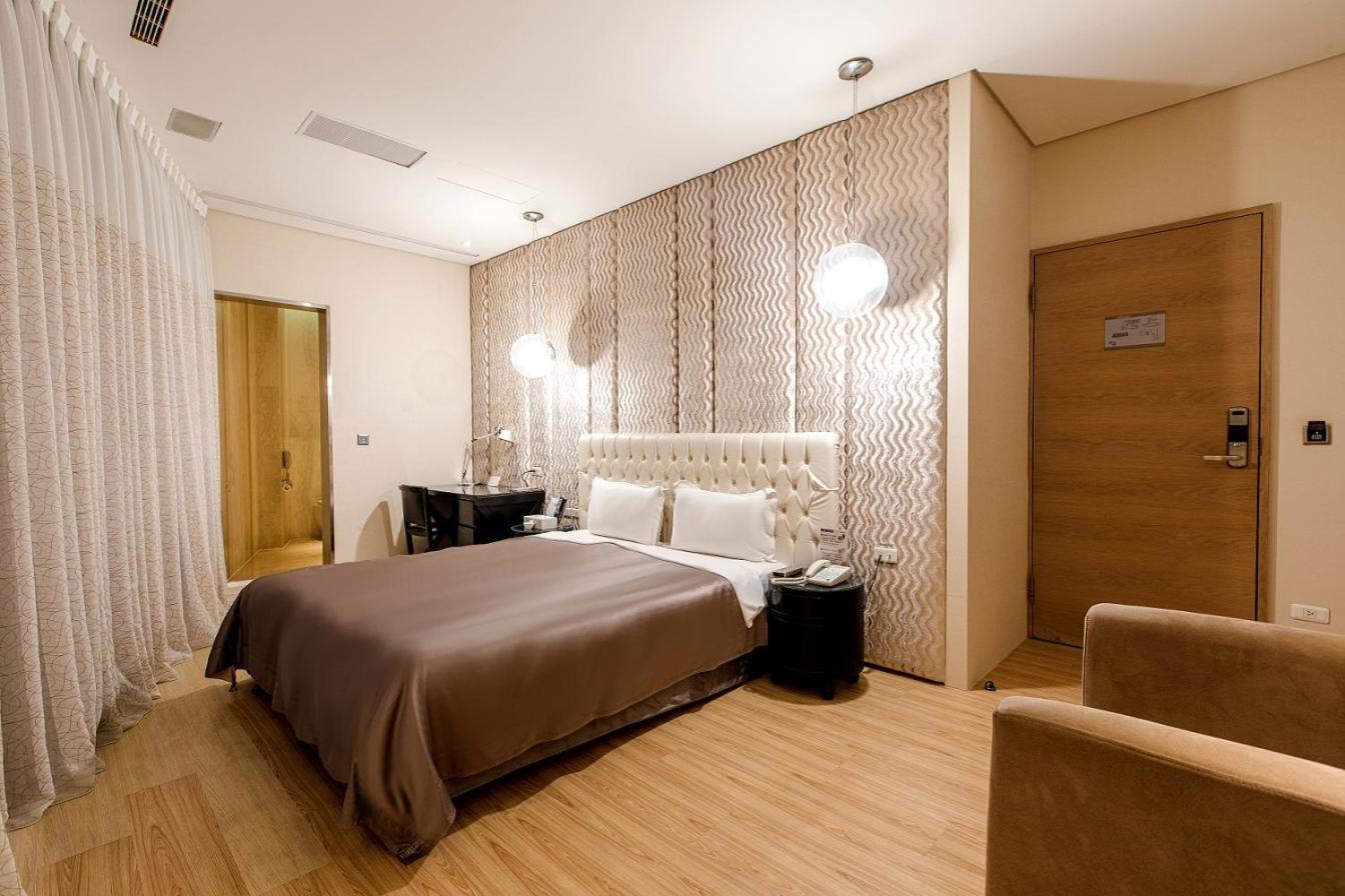 Motel Stars Taichung Buitenkant foto