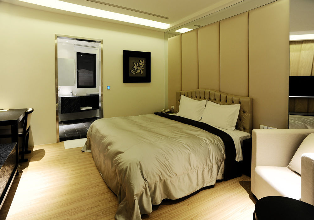 Motel Stars Taichung Buitenkant foto