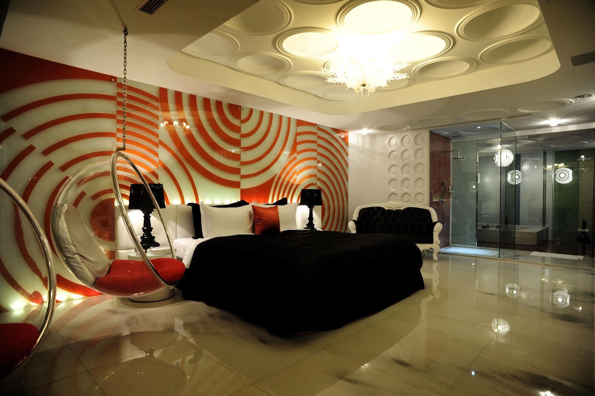 Motel Stars Taichung Buitenkant foto