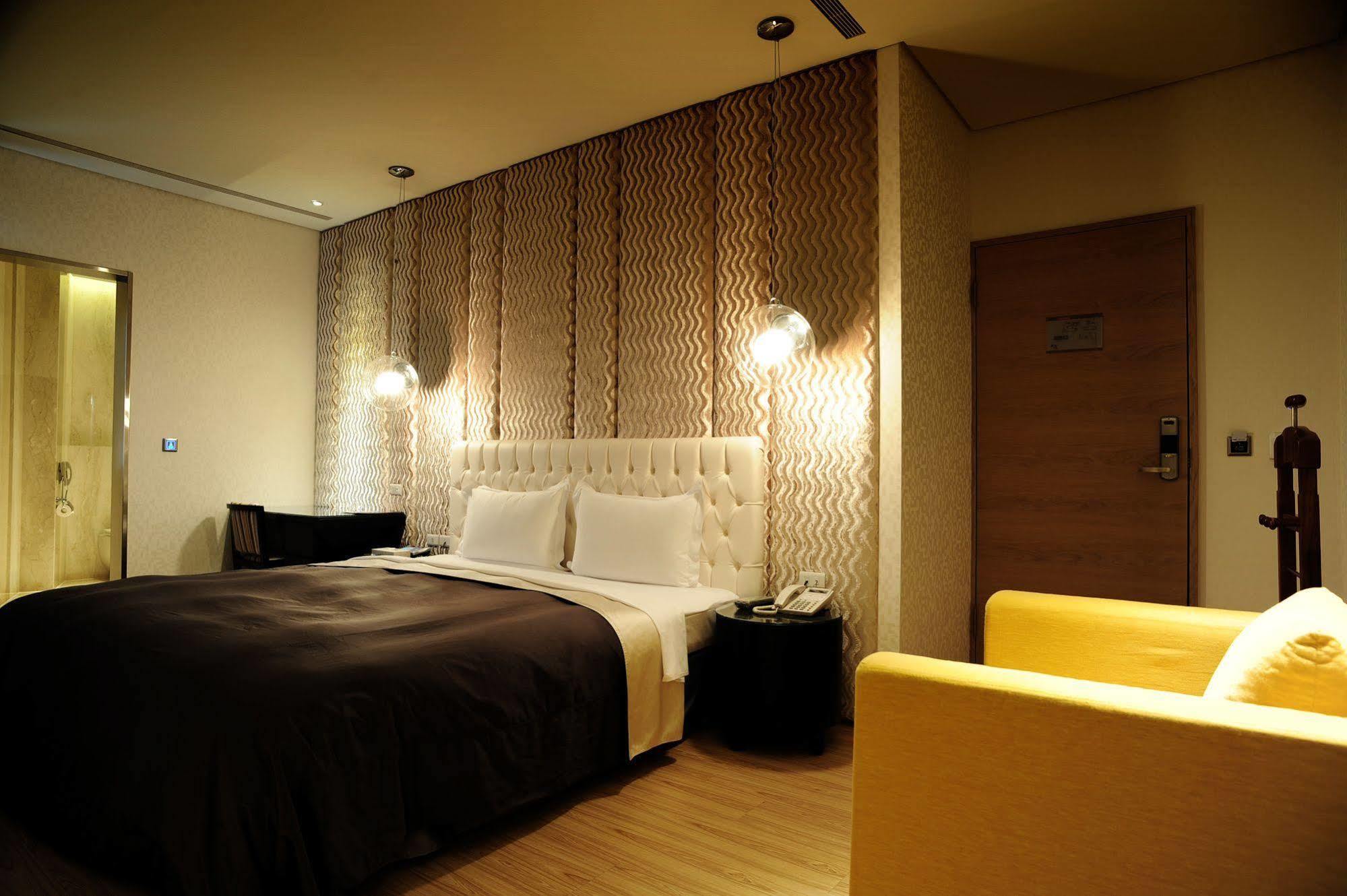 Motel Stars Taichung Buitenkant foto